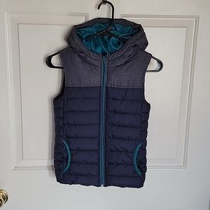 Sonoma boys winter vest, size 7. NWOT.  Navy blue, gray and green trim.